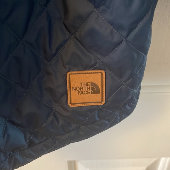 Men’s North Face reversible coat - Picture 3 of 6
